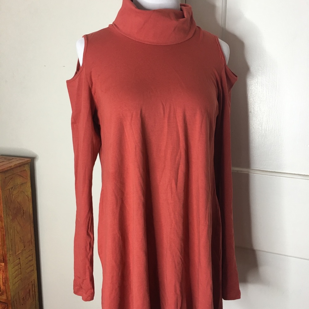 Cold shoulder Tunic top